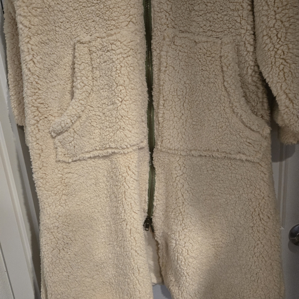 Free People Cozy Cream Sherpa Long Hooded Coat W/ Army Green 2way Zipper. Size S - Picture 4 of 9
